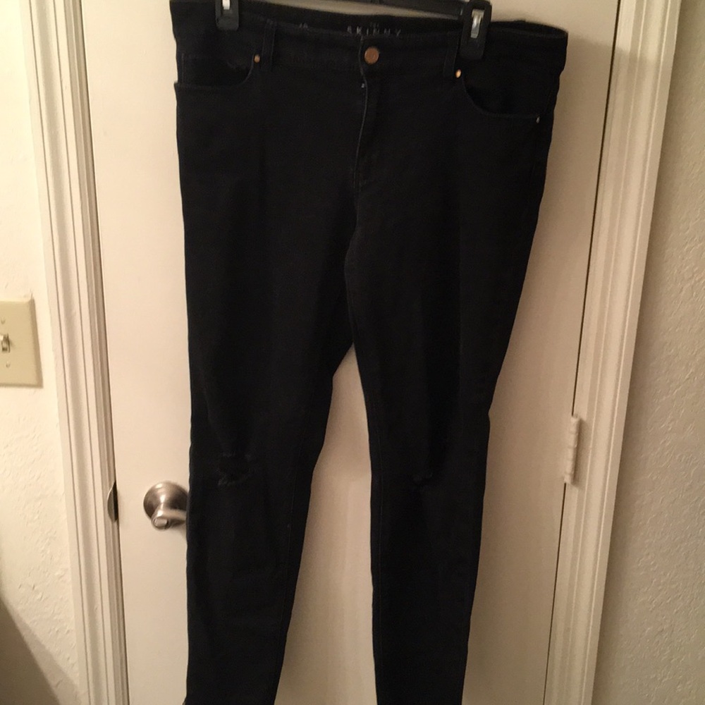 Black Skinny ankle distressed jeans